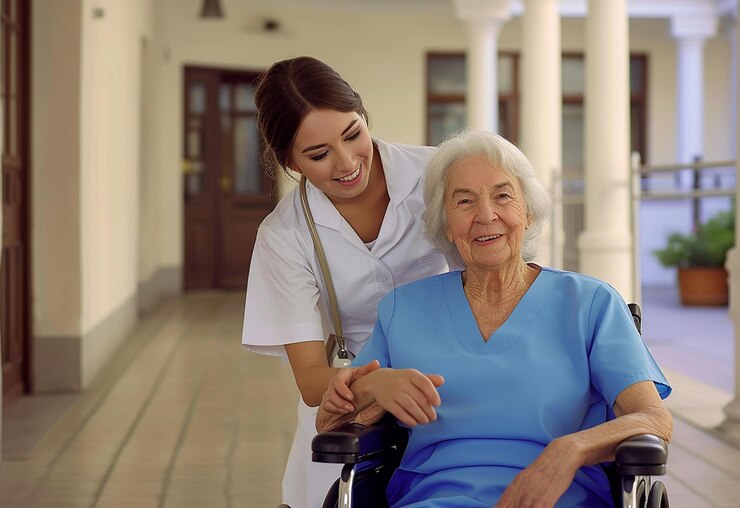 photo-portrait-nurse-female-caregiver-with-senior-people_763111-126911